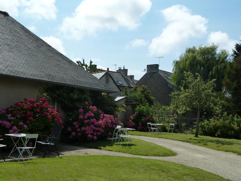 Bienvenue A La Ville Es Gris Bed and Breakfast Cancale Exterior foto